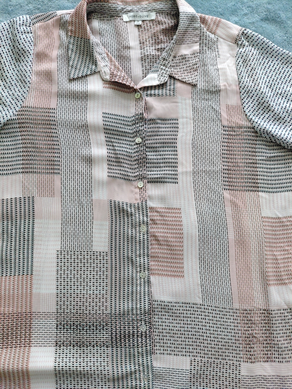 Rose & Olive Pink and Black Geometric Button-Down Top Size 1X - Picture 4 of 8